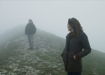 Edoardo Pesce e Francesca Scalera nel film Dall'alto di una fredda torre