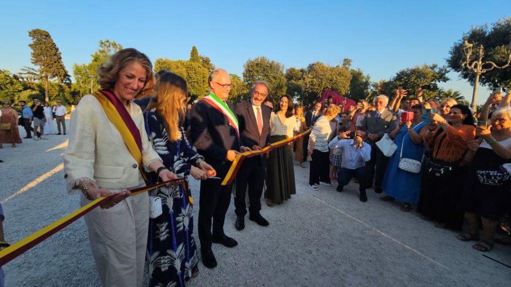 Lina Botero e il sindaco Roberto Gualtieri all'inaugurazione della mostra diffusa Botero a Roma