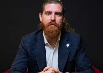 “Seneca nel traffico”: la filosofia stoica incontra la frenesia moderna al Teatro dei Fabbri