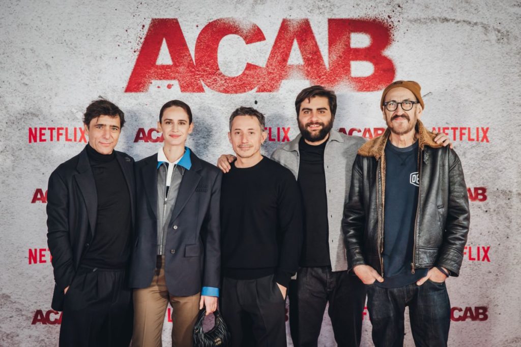 Il cast di Acab la serie Netflix