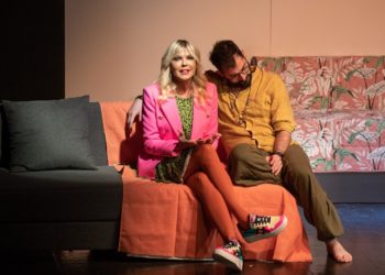 Una come me, la commedia a Teatro Parioli Costanzo con Matilde Brandi, Salvo Buccafusca e Andrea Zanacchi