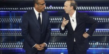 Roberto Benigni e Carlo Conti a Sanremo 2025
