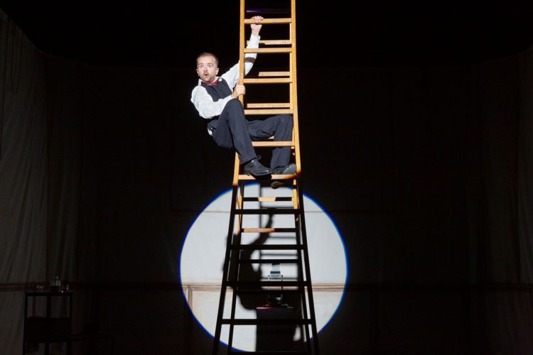 Una relazione per un'accademia, Fabian Jung, foto di Anna Faragona.