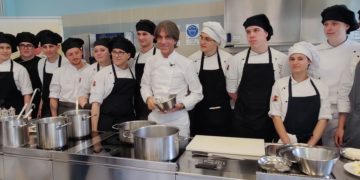 Davide Oldani incontra gli studenti “chi protesta da Cracco non capisce nulla”