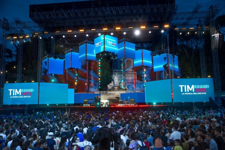 Il palco dei TIM Summer Hits in Piazza del Popolo a Roma. Foto Pamela Rovaris
