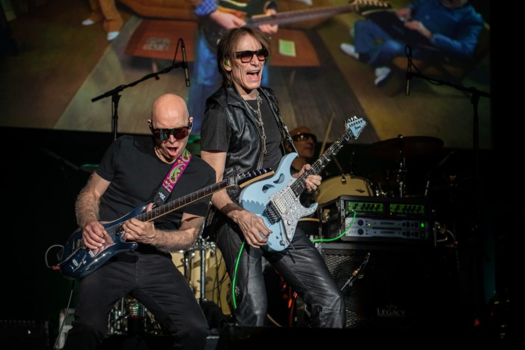 JoeSatriani-SteveVai-Photo©JonLuini
