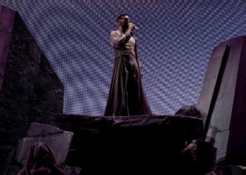 Marco Mengoni: a sorpresa sul palco anche Sayf e Rkomi con “Sto bene al mare”