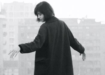 "Storia di una brava ragazza" di Arianna Farinelli