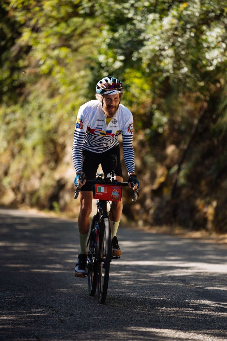 #JOVABIKEPARTY: Jovanotti pedala verso il primo concerto riservato ai ciclisti