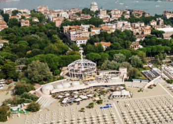 l padiglione del BlueMoon, quartier generale di Venezia Cult, ospiterà talk, live podcast e performance per tutta la durata del Festival