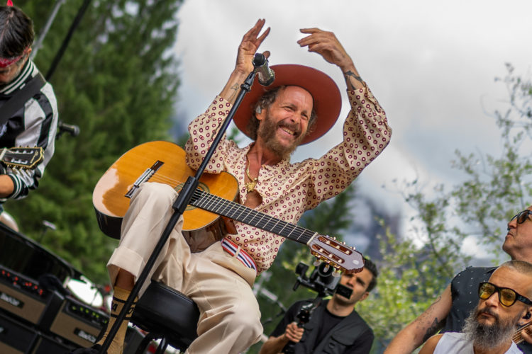 #JovaBikeParty: Jovanotti a tutto gas (e senza motore)
