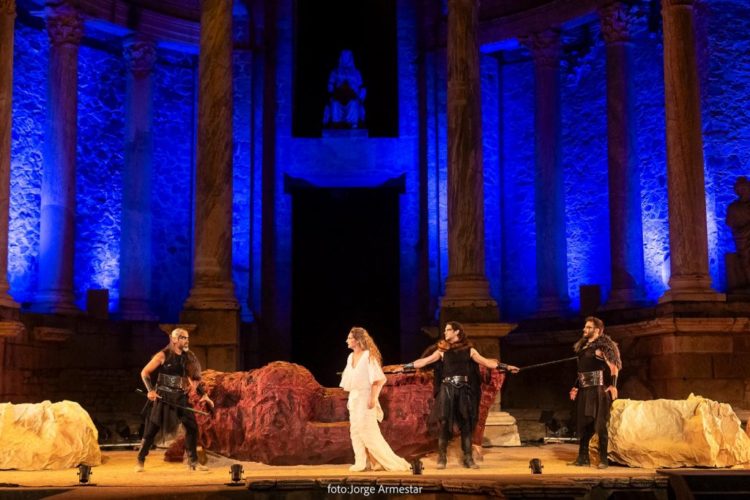 Ifigenia al sacrificio, tra mito e potere. Foto: Jorge Armestar