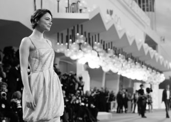 Emma Stone sul Red Carpet di Bugonia