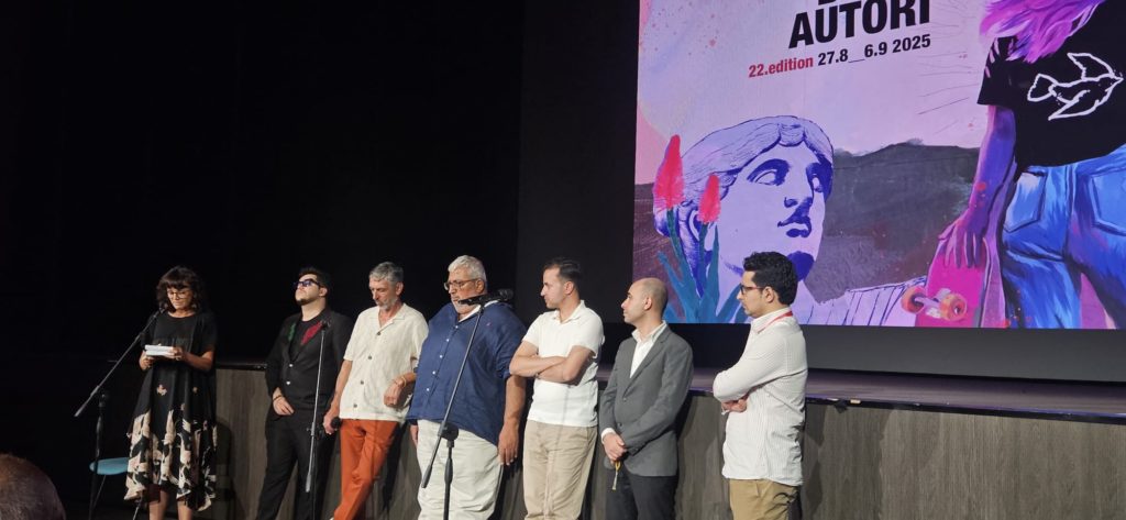 Il regista e i protagonisti di "Who is still alive"