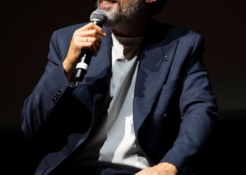 Dario-Brunori_-PROIEZIONE-BRUNORI-SAS-IL-TEMPO-DELLE-NOCI_MirkoPizzichini