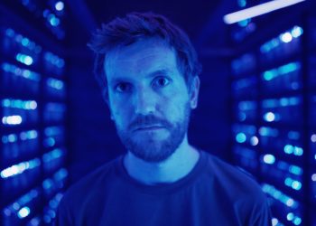 ELECTRIC-CHILD_Elliott-in-server_Gabriel-Sandru-