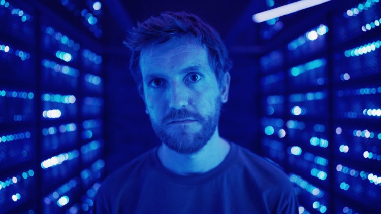 ELECTRIC-CHILD_Elliott-in-server_Gabriel-Sandru-