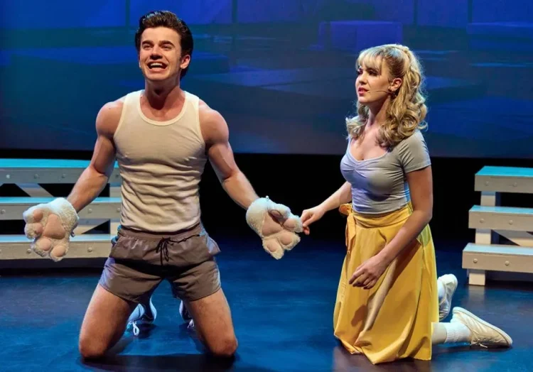 Vape la parodia di Grease a Broadway