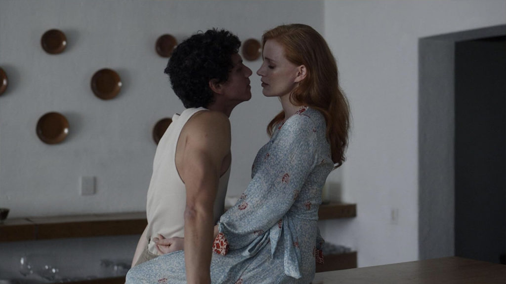 Jessica Chastain (Jennifer) e Isaac Hernández (Fernando) in Dreams di Michel Franco